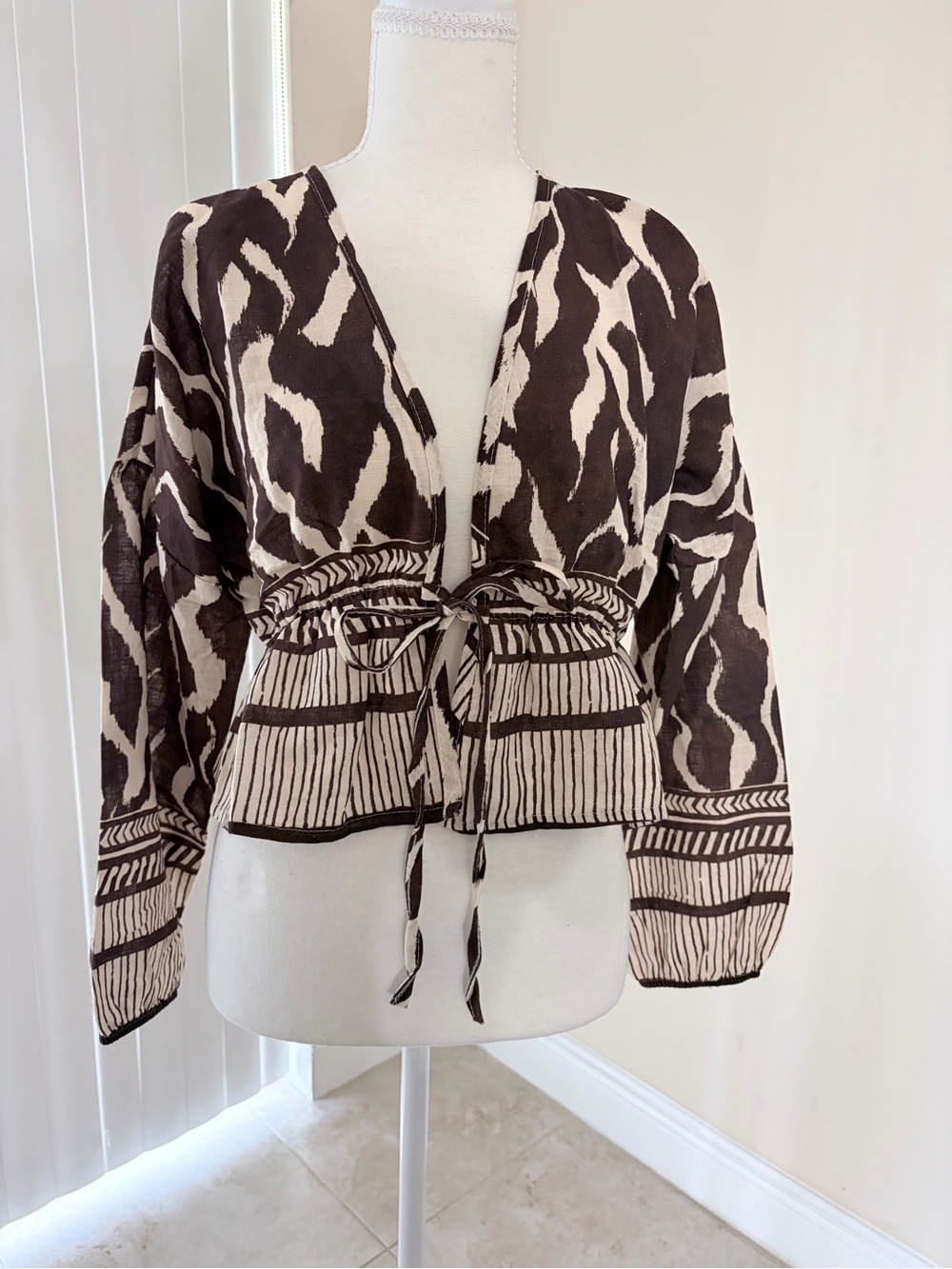 Made In Italy Linen Blend Animal Printed
Open Long Sleeve Top